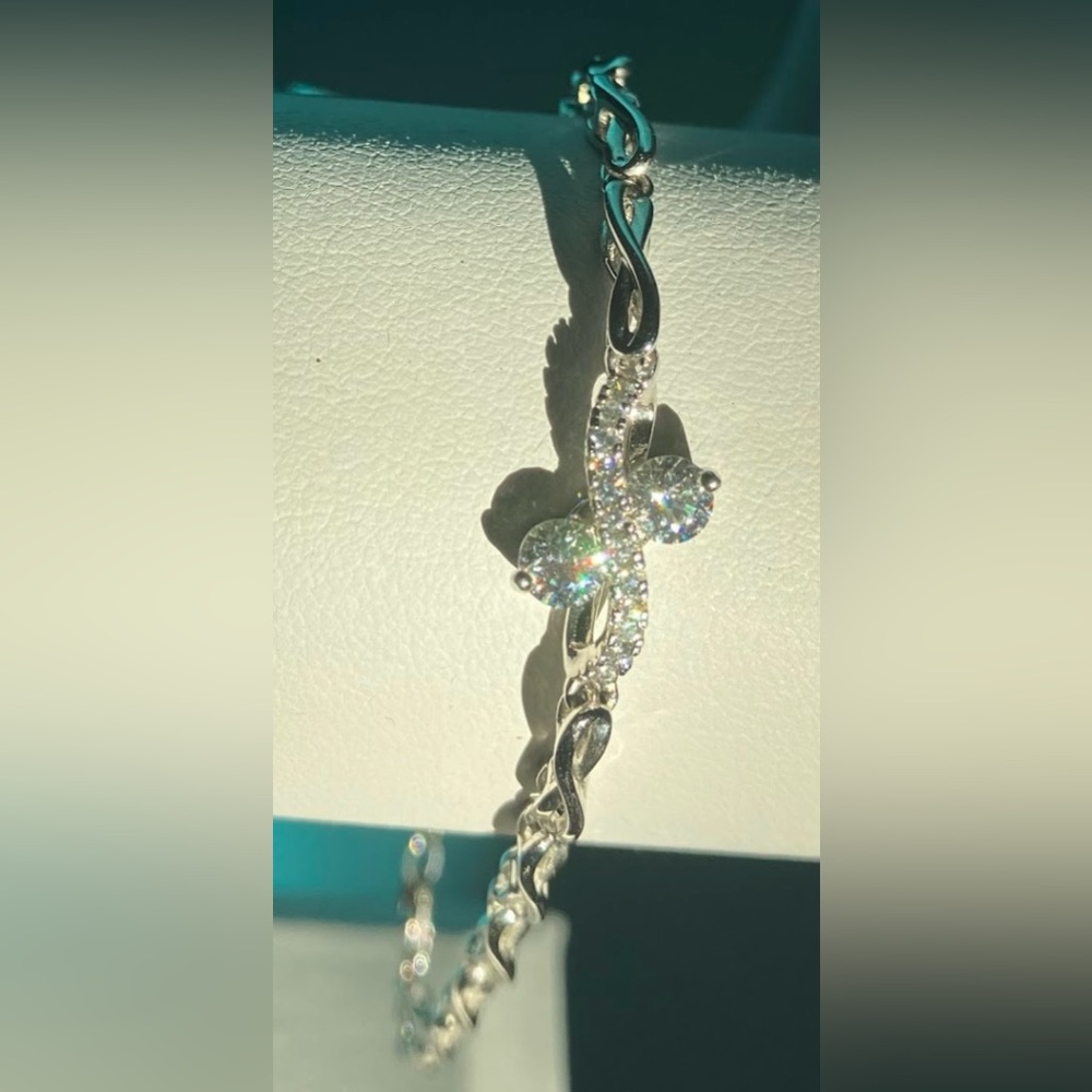 Elegant Sterling Silver Swarovski Crystal Fine Jewelry Infinity Bracelet